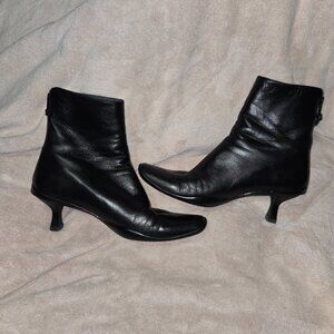 Like New Black Leather Stuart Weitzman Napa Ankle Booties SZ 7